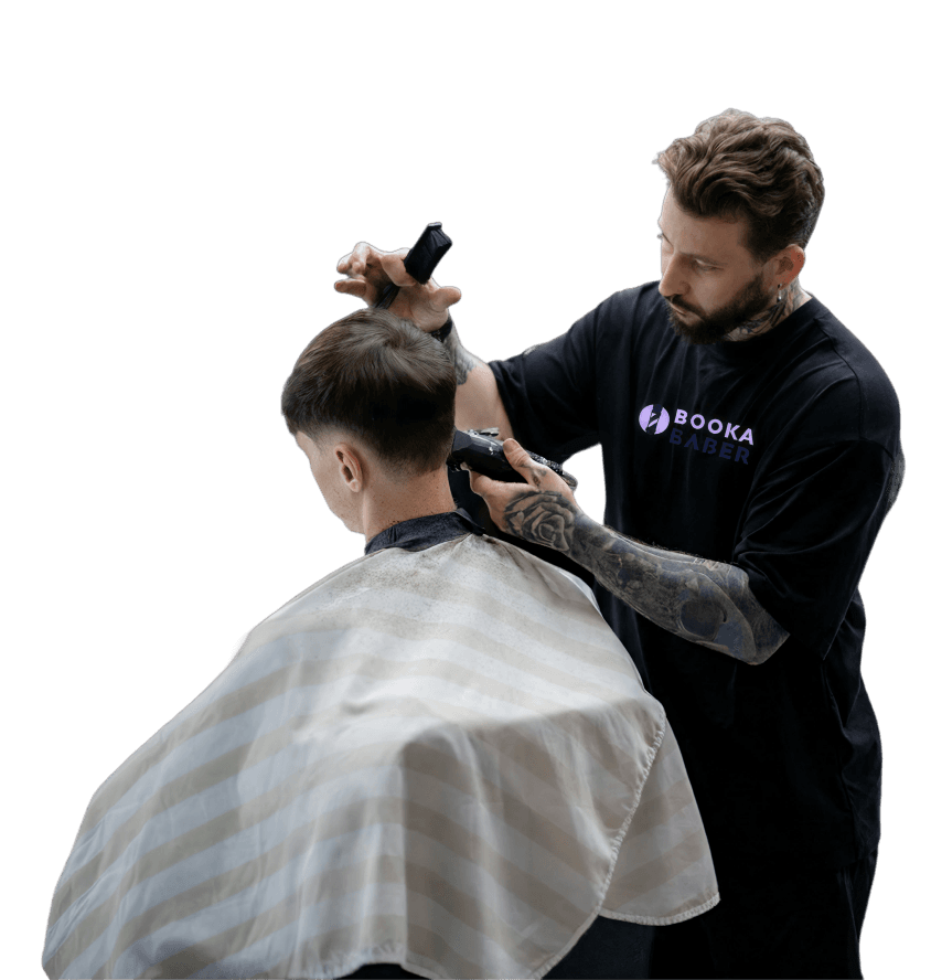 Barbero cortando el pelo a un cliente